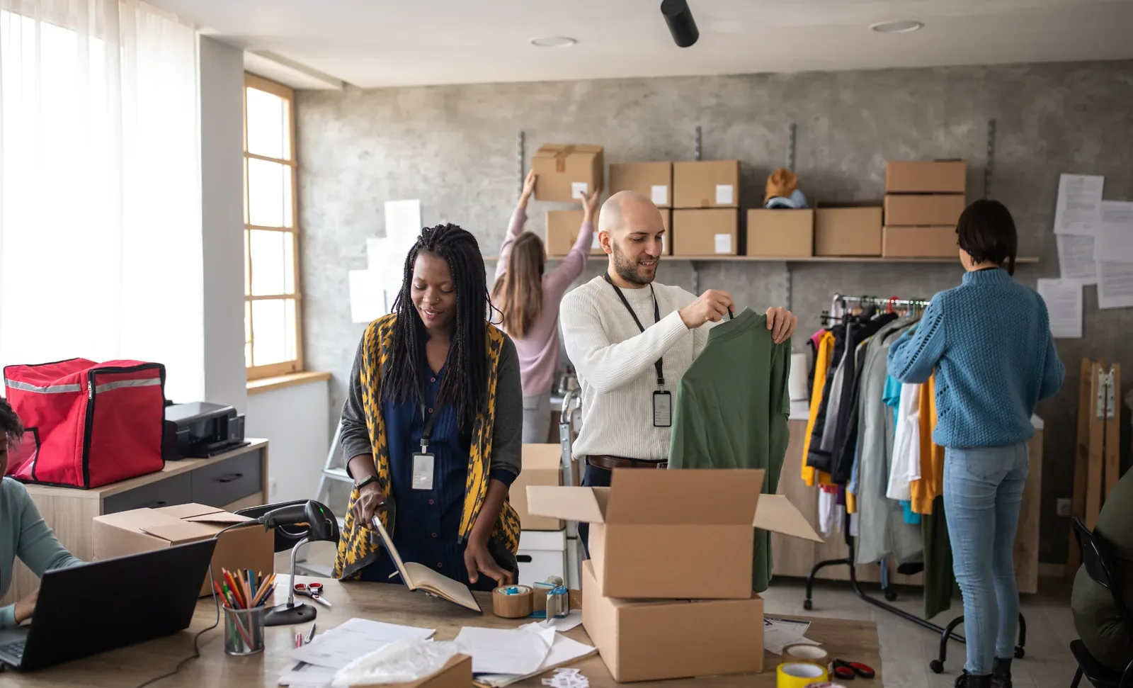 The Evolution of Packaging in Fashion: From Plain Wraps to Eco-Friendly Statements